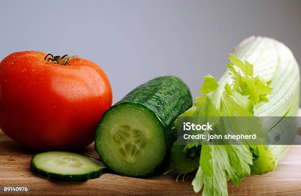 Wołowina Pomidor Seler Ogórek Sałatka Składników - zdjęcia stockowe i więcej obrazów Bez ludzi