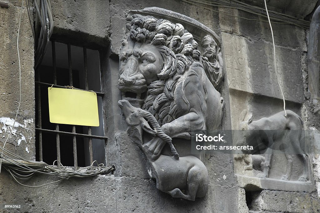 ライオン devouring 、一気に - イタリアのロイヤリティフリーストックフォト