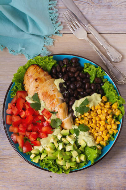 istock Grilled chicken with avocado, tomatoes, sweet corn, beans and lettuce 891436886