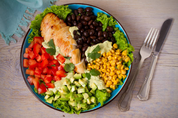 istock Grilled chicken with avocado, tomatoes, sweet corn, beans and lettuce 891440362