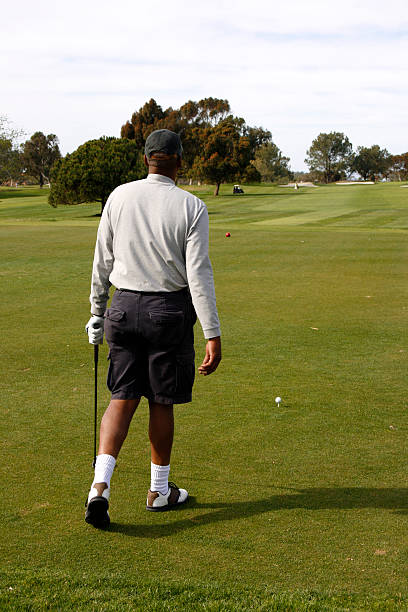 남자 골프 공원 - golf following through retirement 뉴스 사진 이미지