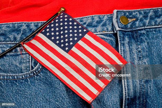 Foto de Bandeira Americana E Jeans e mais fotos de stock de Jeans - Material Têxtil - Jeans - Material Têxtil, Julho, Azul