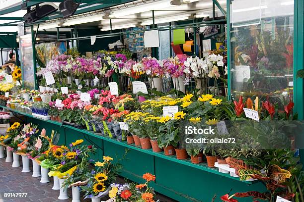 Flores De Mercado Aberto - Fotografias de stock e mais imagens de Aberto - Aberto, Amor, Arranjo de flores