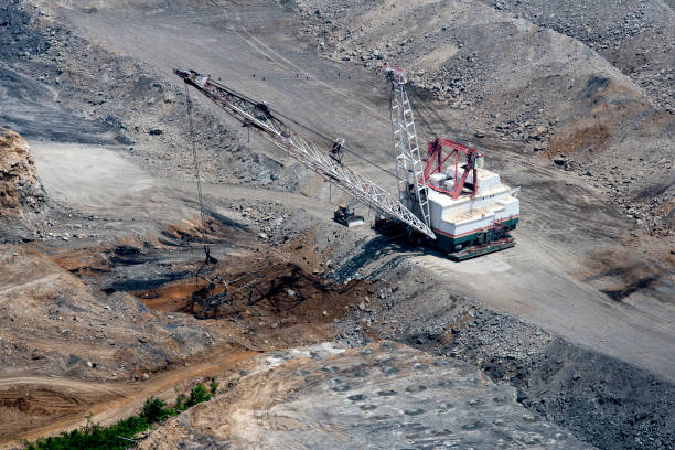 vista aerea di una dragline - drag line foto e immagini stock