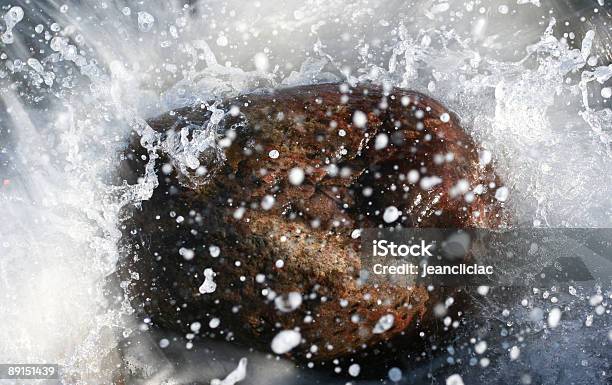 De Água - Fotografias de stock e mais imagens de Branco - Branco, Cair, Chapinhar