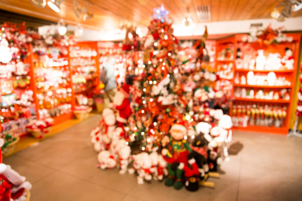 blurred background of the store before christmas - department store imagens e fotografias de stock