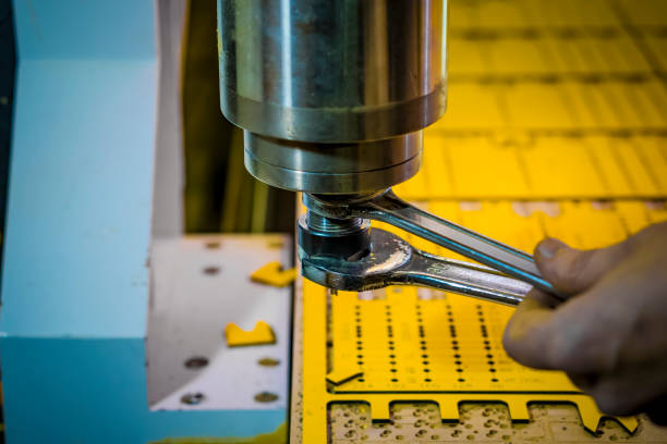 istock Fixing the milling cutter in the spindle. 891531202
