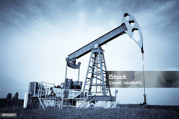 Öl Pumpe Jack Stockfoto und mehr Bilder von Ausrüstung und Geräte - Ausrüstung und Geräte, Bauwerk, Benzin