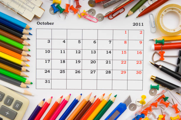 calendrier mensuel avec des articles de papeterie et de bureau pour 2011 - october calendar 2011 month photos et images de collection