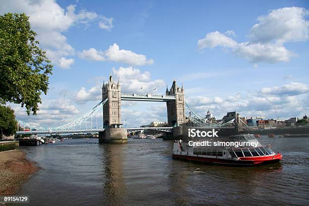 Wieża Most Rzeka Boat Thames Londyn Wielka Brytania - zdjęcia stockowe i więcej obrazów Lato