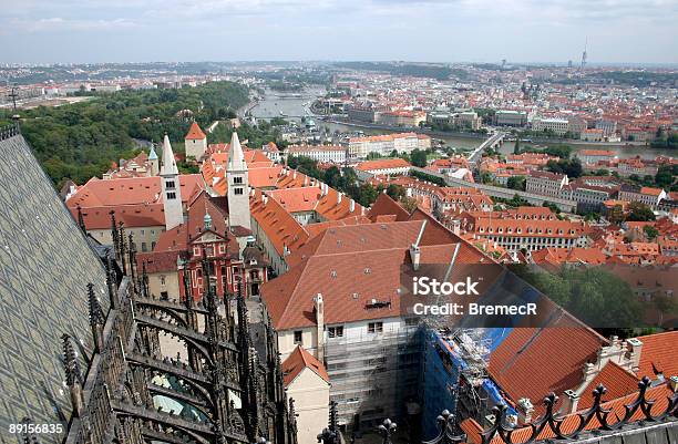 Vista Aérea De Praga - Fotografias de stock e mais imagens de Ao Ar Livre - Ao Ar Livre, Capitais internacionais, Catedral