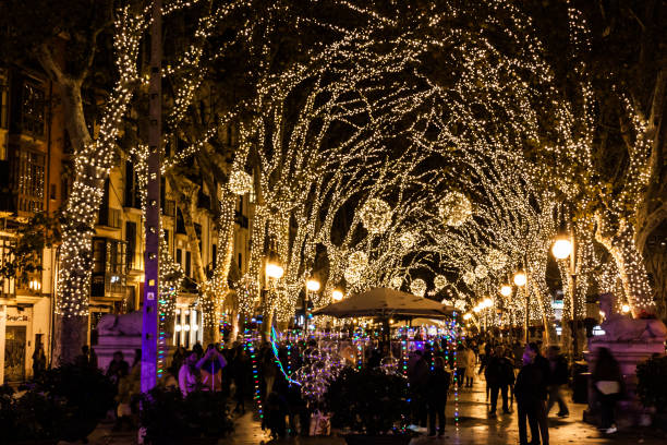 luces de navidad en el paseo del born - jeanne fotografías e imágenes de stock