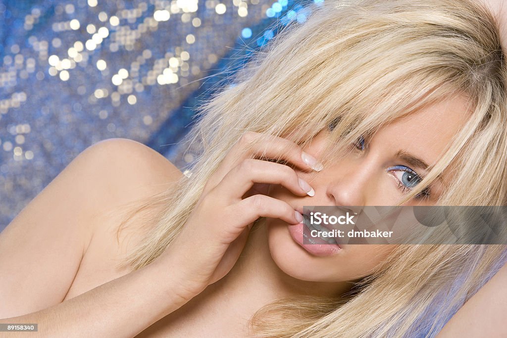 Azul elétrico loira Sexy Jovem mulher e menina - Foto de stock de 20 Anos royalty-free