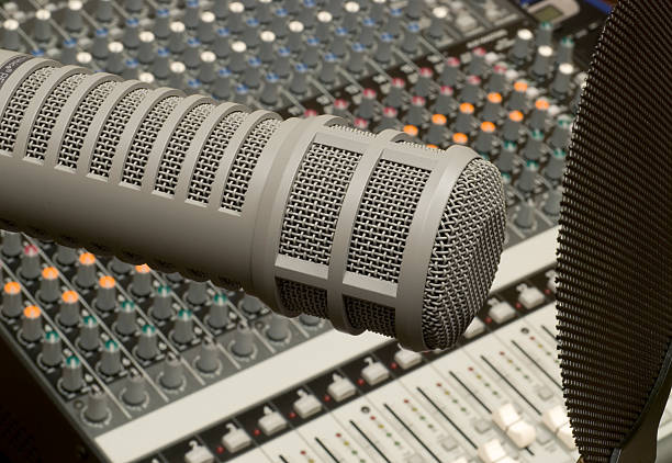 Microfono con Mixer sfondo - foto stock