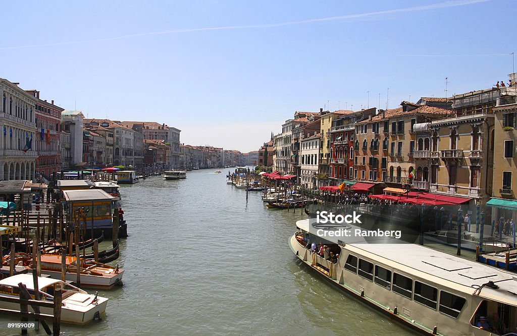 Veneza-Vaporetto na Canal Grande (473 ml - Foto de stock de Arquitetura royalty-free