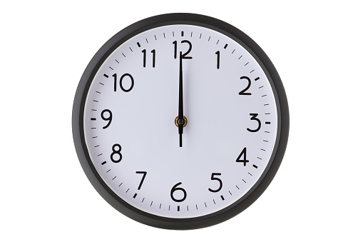 Reloj de pared de oficina redondo en blanco, medianoche o mediodía photo