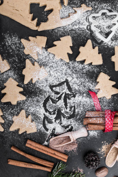 istock Christmas cookies and spices background 891605312