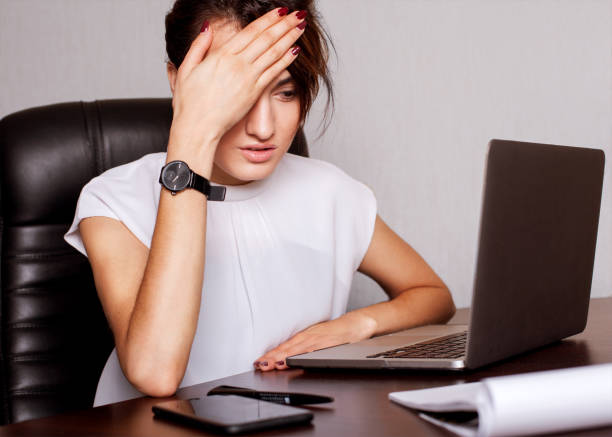 istock Business girl 891605332