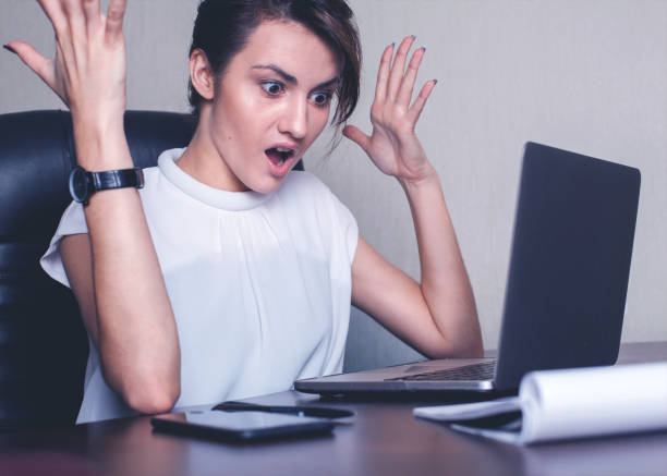 istock Business girl 891605336