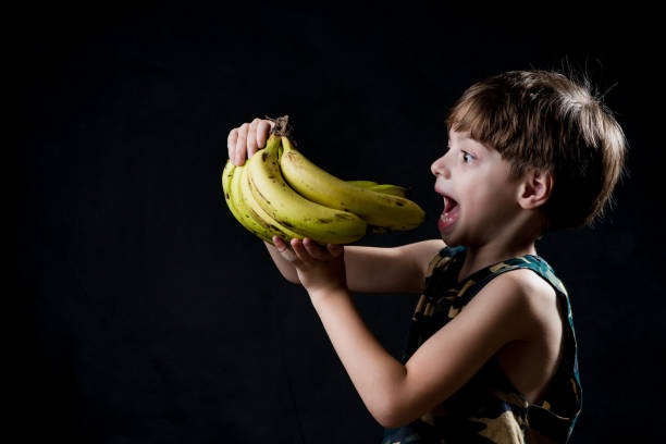 banana makes it grow - healthy eating profile tropical fruit fruit imagens e fotografias de stock