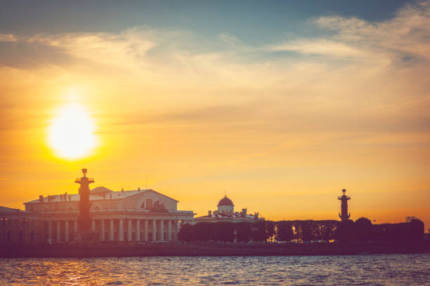 istock Spit of Vasilievsky Island in sunset 891663702