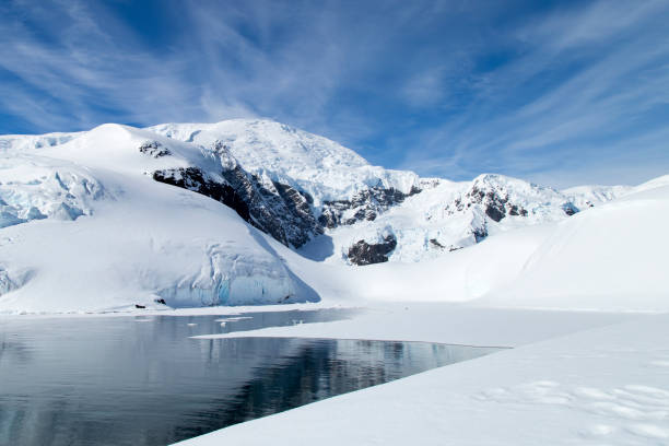 istock Snow-covered mountains in Paradise Bay 891751106