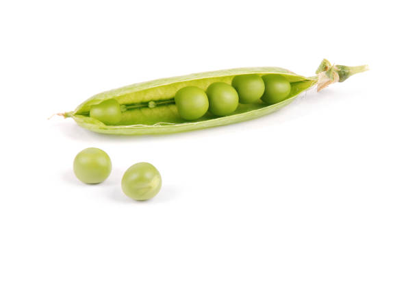 istock Pods of green peas 891761102