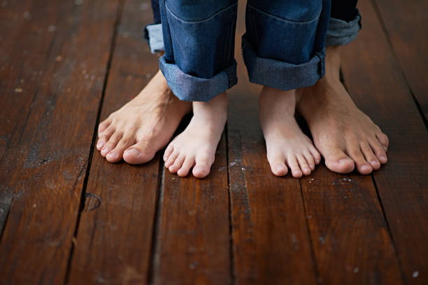 vater und sohn - child human foot barefoot jeans stock-fotos und bilder