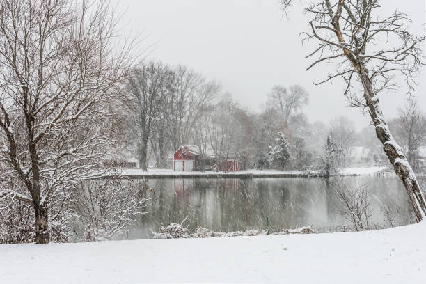 istock Snowing on Lake Weamaconk 891823322