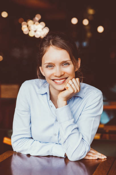 istock Beautiful young woman leaning on table_tone 891882480