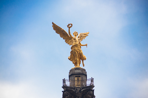 Angel of Independence monument on a roundabout on the major thoroughfare of Paseo de la reforma in Mexico city.