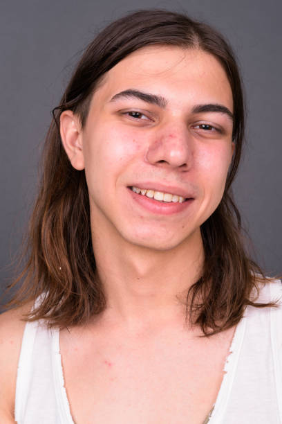 istock Young androgynous man with long hairstyle 891949054