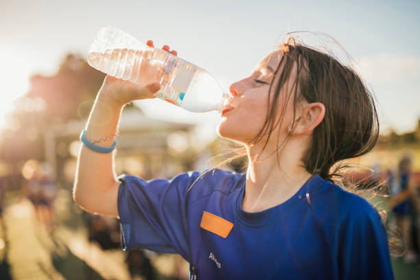 вода является топливом для физических упражнений! - water bottle water bottle drinking стоковые фото и изображения