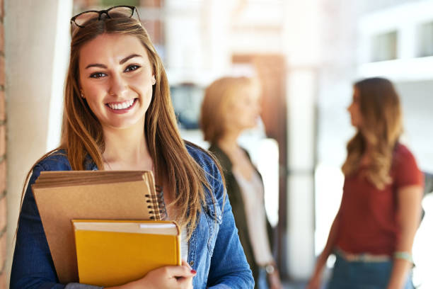 she's a college standout - estudante universitária imagens e fotografias de stock