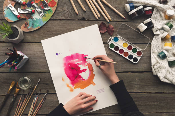 istock artist drawing with watercolor paints 891982298