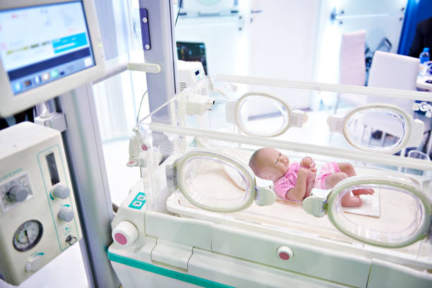 istock Incubator for newborns and syringe infusion pumps 892009900