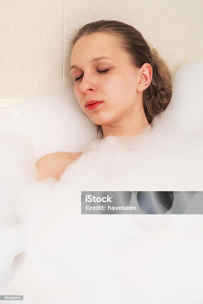 Menina em banho de espuma - Royalty-free Adulto Foto de stock