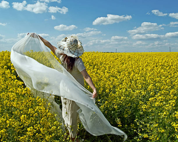 istock The pregnant woman in a Rape field 89206807