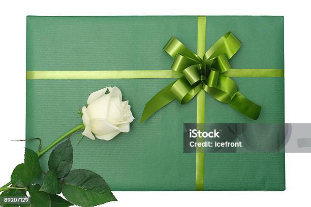 Photo libre de droit de Vert Cadeau Rose Blanc banque d'images et plus d'images libres de droit de Affluence - Affluence, Amour, Anniversaire