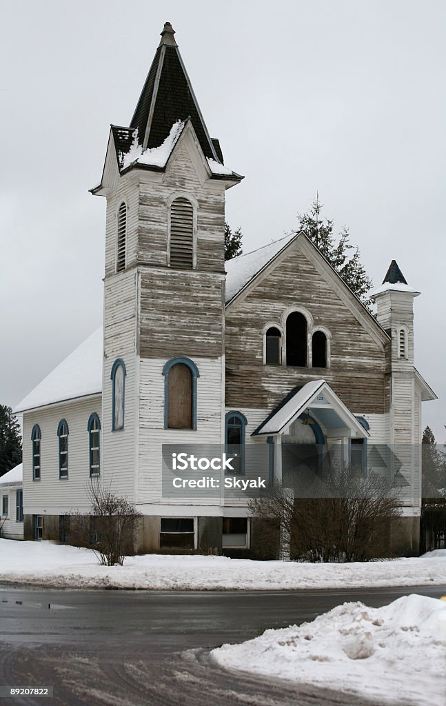 Покинутый Церковь - Стоковые фото Зима роялти-фри