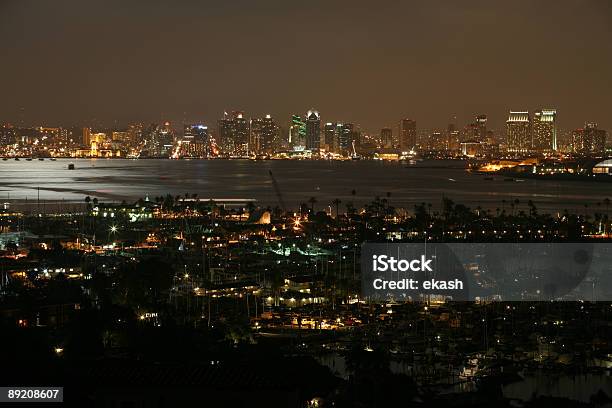 Foto de Porto De San Diego E O Horizonte De Lua Cheia e mais fotos de stock de Abaixo - Abaixo, Alto - Descrição Geral, Apartamento