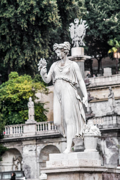 estatua en piazza del popolo en roma, esculpida por giovanni ceccarini, 1822 - fontana della dea roma fotografías e imágenes de stock