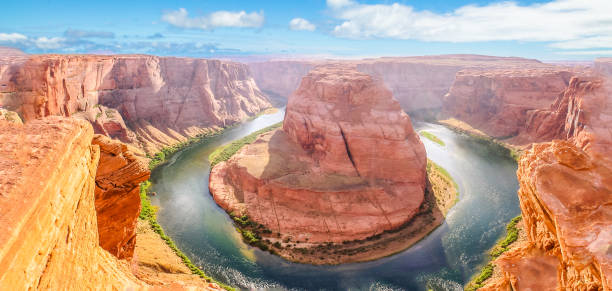 vista aérea de la curva de herradura - majestic mountain river horseshoe bend fotografías e imágenes de stock