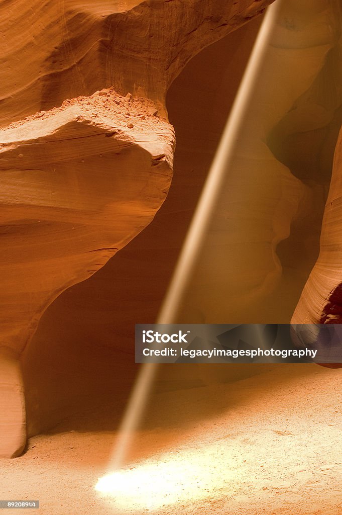 Desfiladeiro Antelope feixe de luz contra o arenito - Foto de stock de Caixa Postal - Porta royalty-free