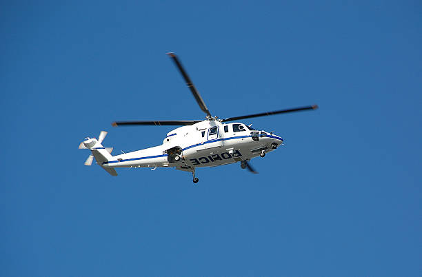 elicottero della polizia nella patrol - police helicopter foto e immagini stock
