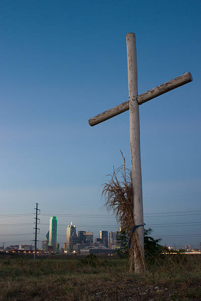 istock Cross On A Hill Near Dallas 89209098
