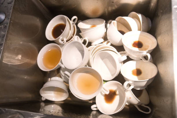 istock coffee cups in the sink in the coffee shop 892092310