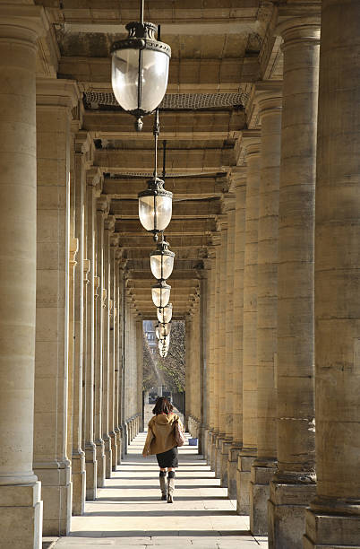 palais королевский, париж - palais royal стоковые фото и изображения