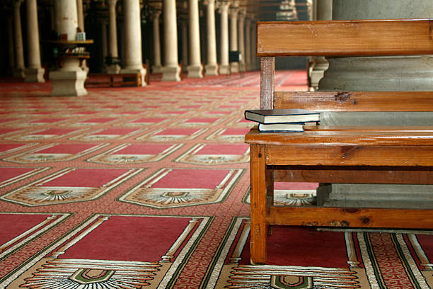 amr mesquita de ibn al-aas, no cairo, egito - cairo mosque koran islam imagens e fotografias de stock