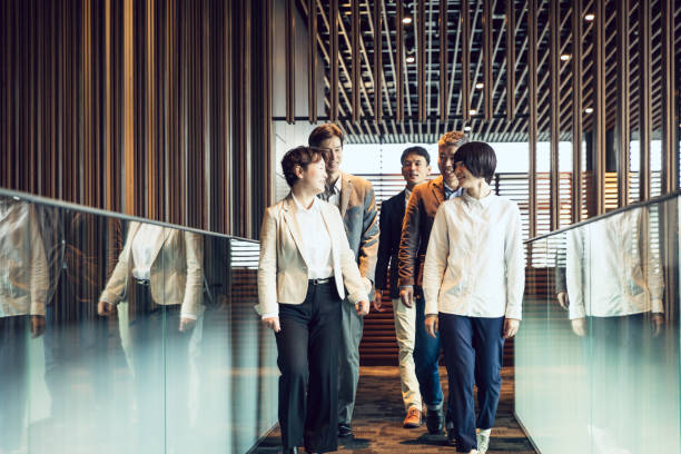 istock Japanese female leader and her team 892114972